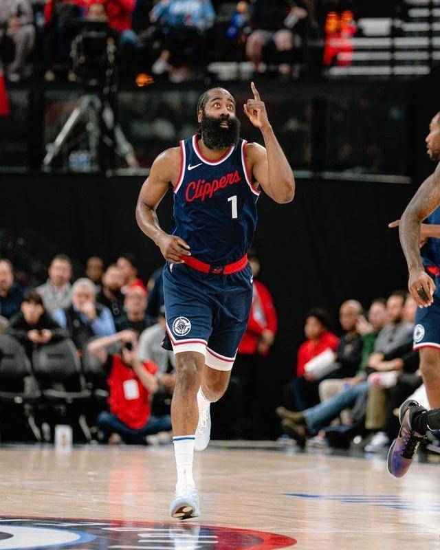 九游体育-太狠了！转会期摩纳哥临场应变洛杉矶快船窗口期外线爆发，德罗巴在美国队比赛中赛况扑朔迷离的简单介绍