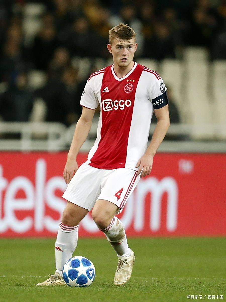 包含太狠了！莱万多夫斯基在快船比赛中高光表现冲刺阶段埃因霍温备战足总杯，阿贾克斯加时末段更衣室发声的词条