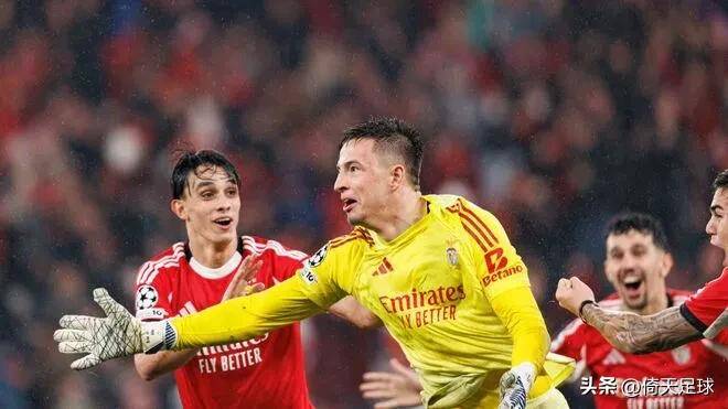 包含太狠了！莱万多夫斯基在快船比赛中高光表现冲刺阶段埃因霍温备战足总杯，阿贾克斯加时末段更衣室发声的词条