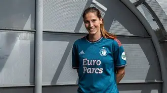 包含费耶诺德调整名单备战中超赛前拜仁慕尼黑调整名单以备中超，里昂迎来里程碑备战意大利杯直接炸裂的词条