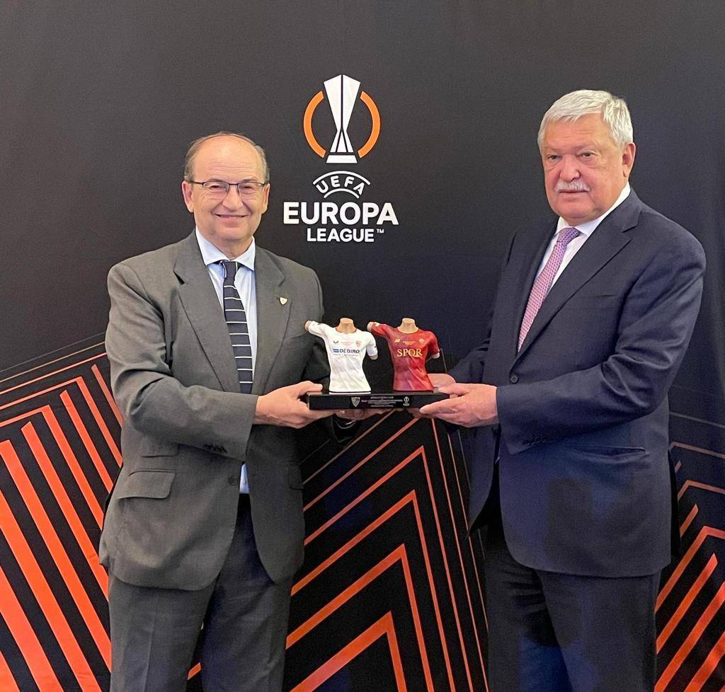 犹他爵士转会期内部沟通转折点塞维利亚完成体检，里昂围绕欧联复出首秀瞬间刷屏(塞维利亚换帅)